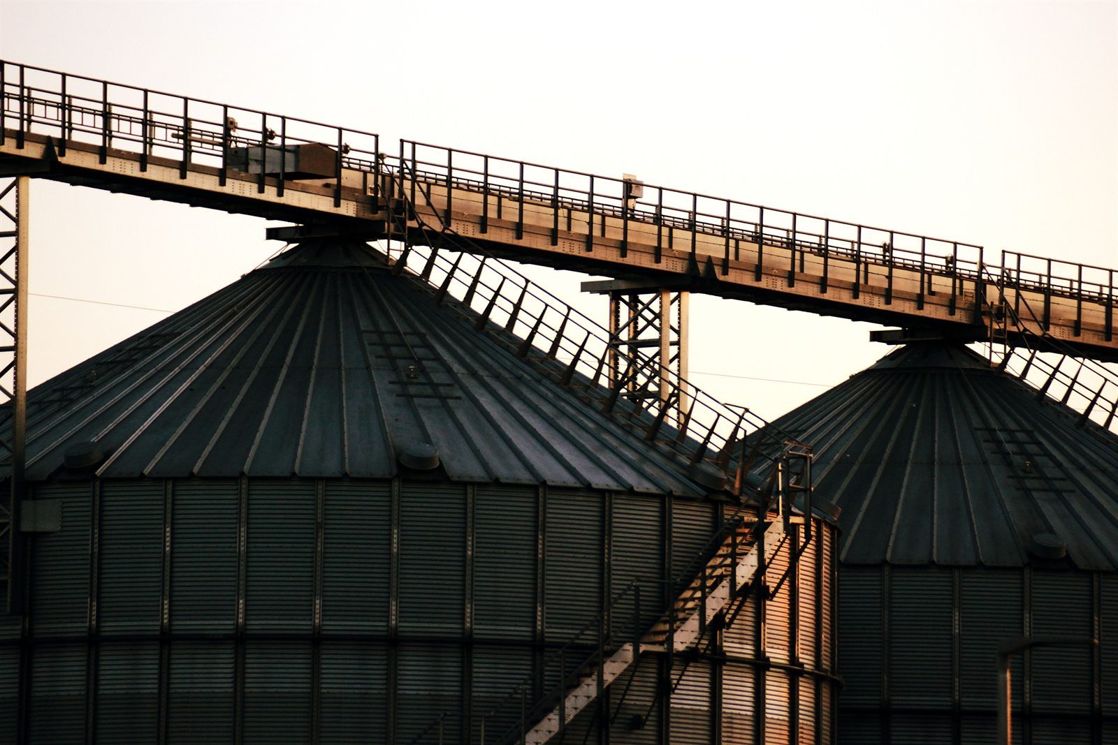 Silos e instalaciones de una agroindustria