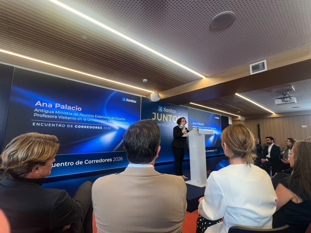 Ana Palacio durante su intervención en el Encuentro de Corredores 2026 de Sanitas.