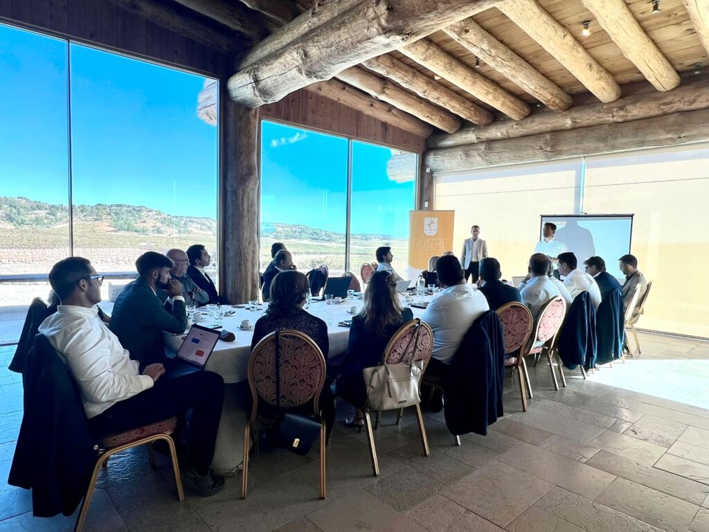 Sesión de trabajo de la Reunión de Socios y Direcciones Territoriales de RUIZ RE en Bodegas Valduero